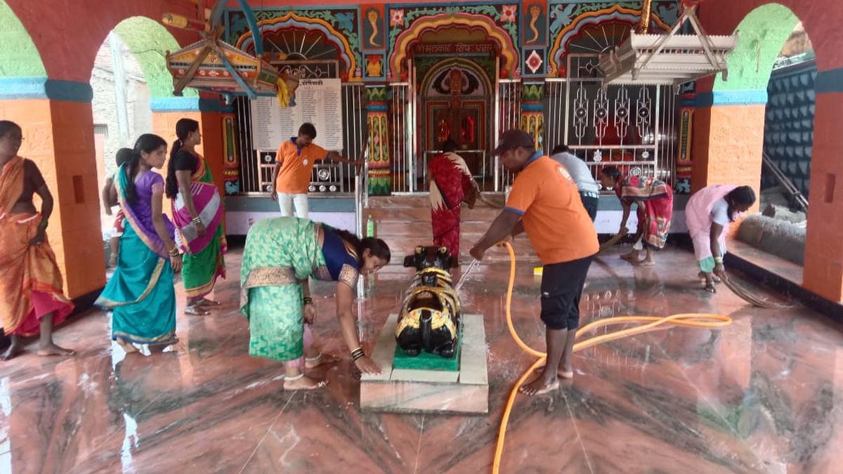 https://th-i.thgim.com/public/news/cities/Mangalore/q6tfbz/article69967870.ece/alternates/LANDSCAPE_1200/5.Malakarisidda%20mandira-Donewadi.jpg
