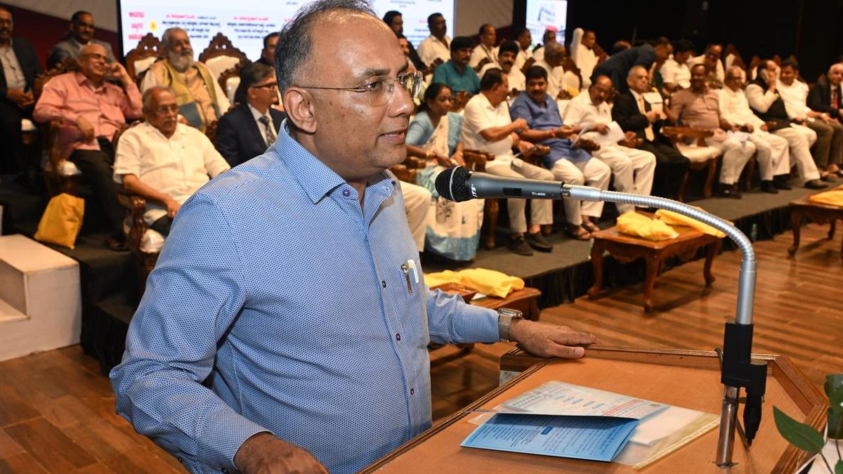 I am in favour of granting Regional Hospital status to Wenlock Hospital, says Dinesh Gundu Rao