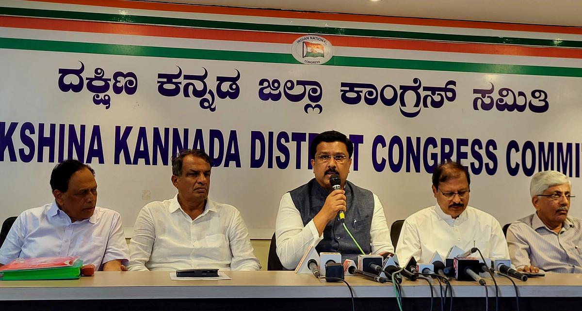 Congress’ fact-finding committee head and Rajya Sabha MP Syed Nasir Hussain (centre) said the panel has evaluated the role of every stakeholder in the coastal region for the present situation. Committee members Kimmane Rathnakar, Manjunath Bhandary, V. R. Sudarshan, and K. Jayaprakash Hegde. Congress’ fact-finding committee head and Rajya Sabha MP Syed Nasir Hussain (centre) said the panel has evaluated the role of every stakeholder in the coastal region for the present situation. Committee members Kimmane Rathnakar, Manjunath Bhandary, V. R. Sudarshan, and K. Jayaprakash Hegde.