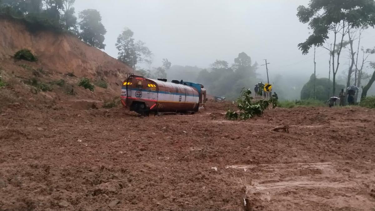 Fresh landslips at Doddathappale in Sakleshpur impact traffic on Bengaluru-Mangaluru National Highway 75