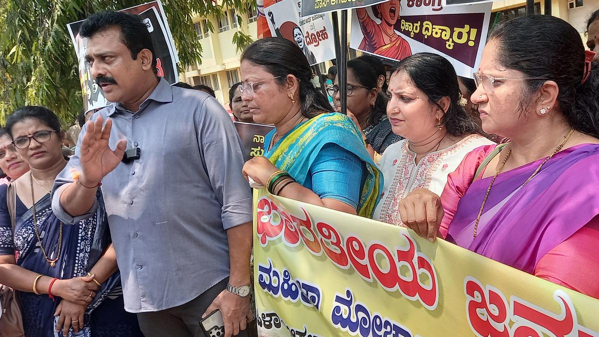 Protest padayatra by BJP Mahila Morcha activists in Mangaluru
