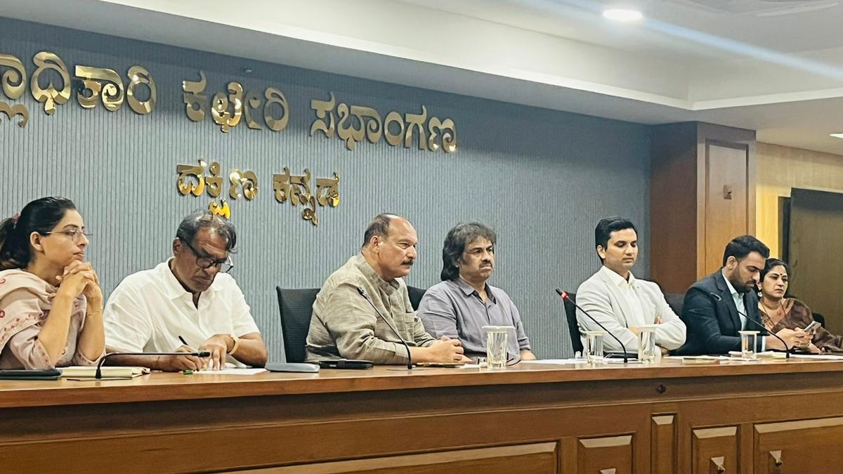 Absence of families, people’s refusal reflecting poorly on the survey progress, says Dakshina Kannada Deputy Commissioner