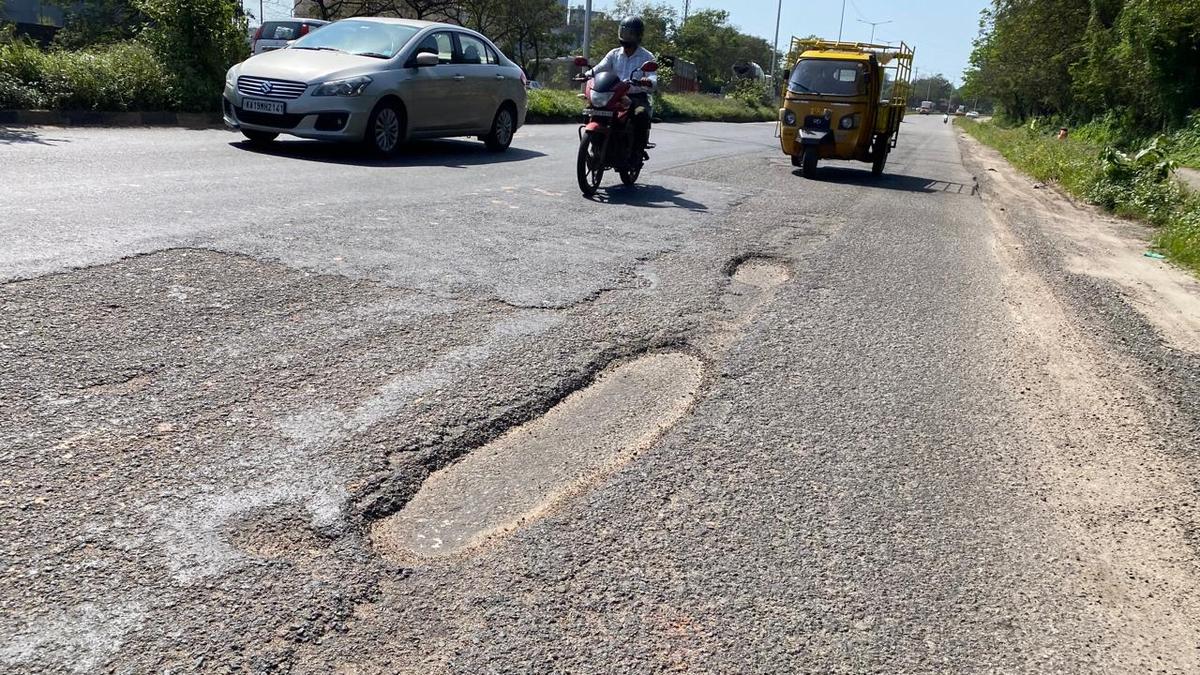 Potholes and craters still present on Baikampady-Nanthoor stretch of NH 66  despite rains easing - The Hindu