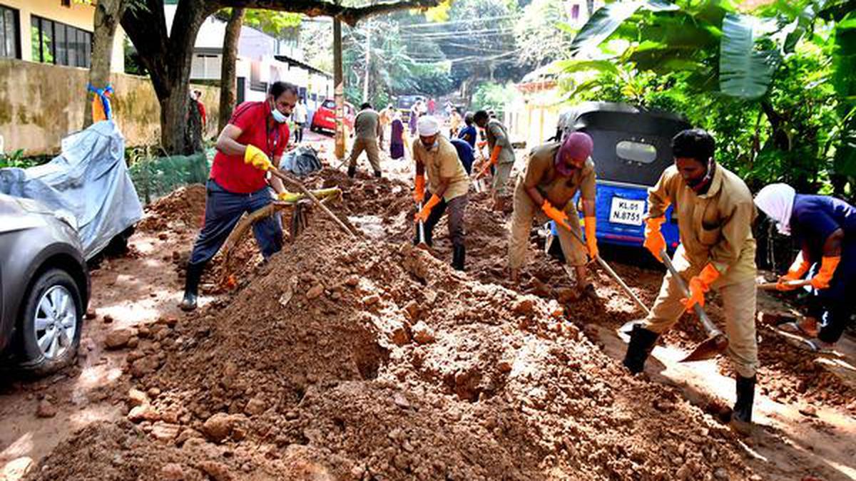 Pipeline burst in Thiruvananthapuram: Corporation removing large ...