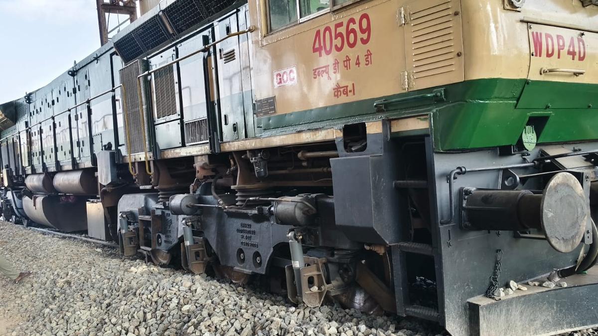 Diesel locomotive derails at Tiruvarur yard