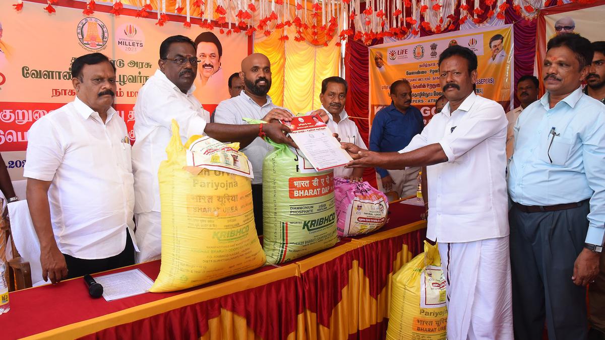 Distribution of kuruvai special package begins in Nagapattinam district