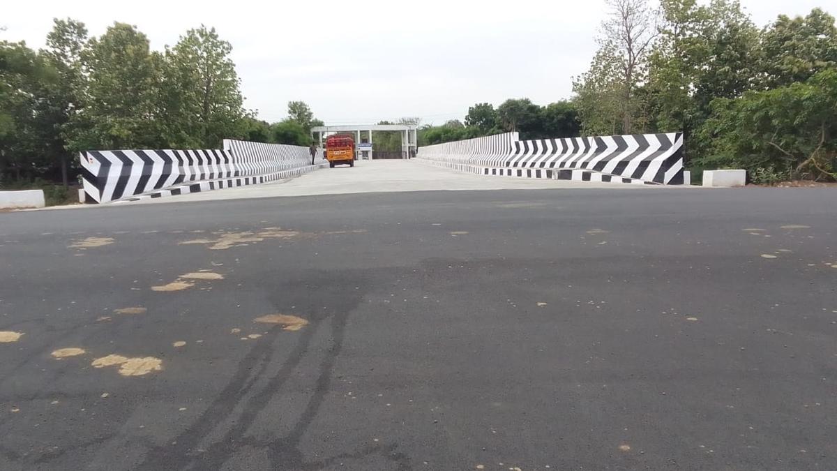 New bridge across the Vettaaru near Central University opened for public