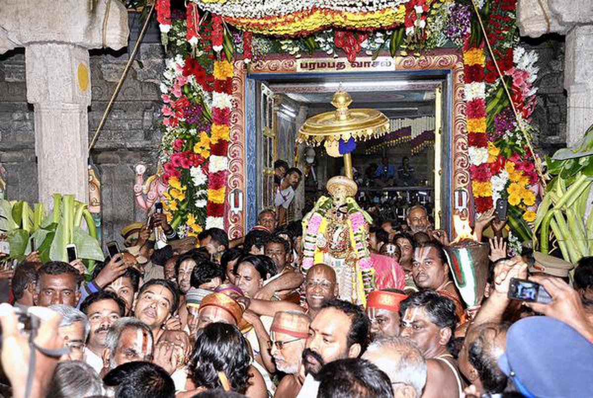 All roads lead to Srirangam on Vaikunta Ekadasi - The Hindu