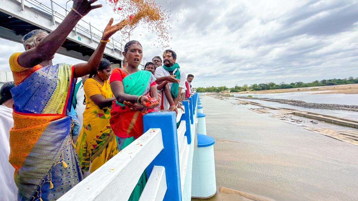 Cauvery water released from Mettur dam reaches Mukkombu, farmers hopeful of a good crop