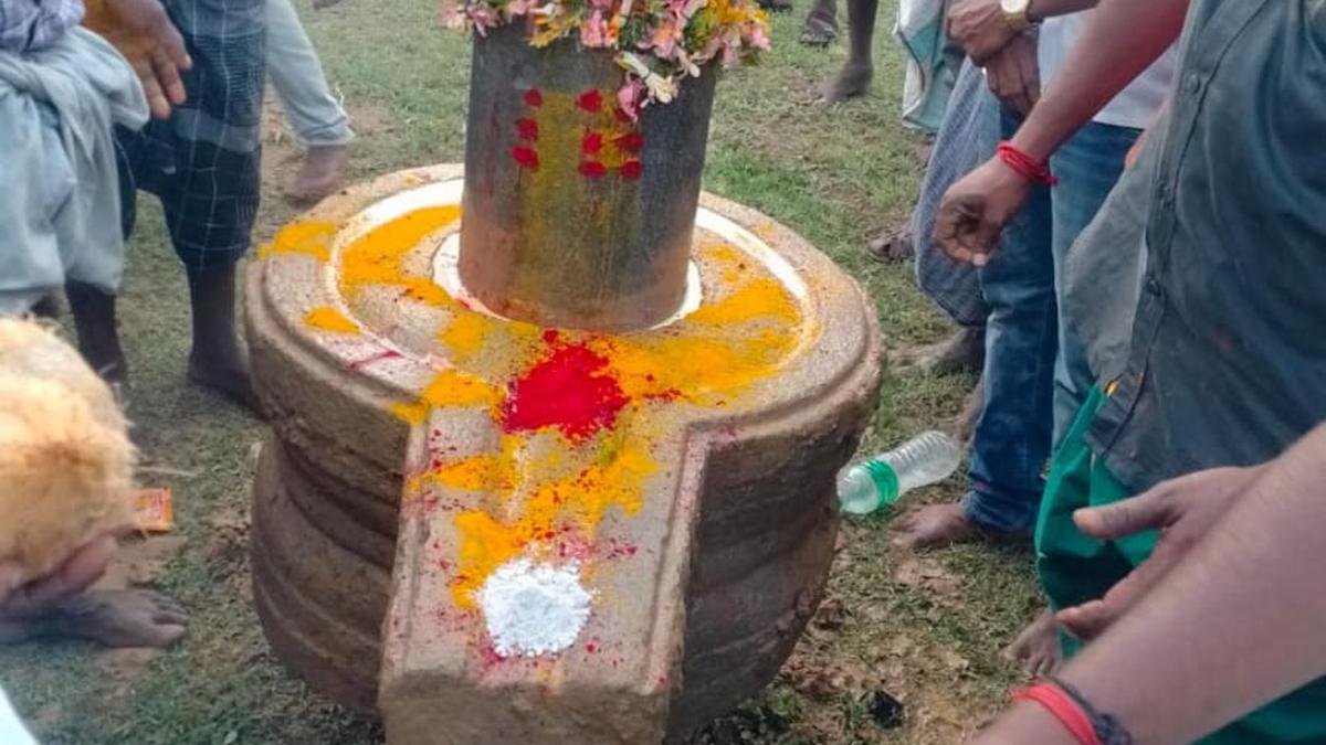 Shivalingam unearthed from tank in Pudukottai district