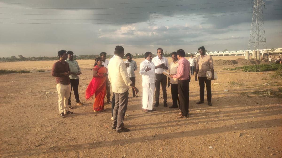 Tiruchi Mayor inspects site for setting up washing space at Panchakarai