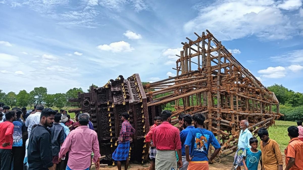 Senior citizen dies, five others injured as wooden poles of temple car under decoration falls