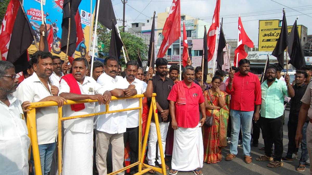 CPI(M) stages protest against Governor Ravi in Tiruchi