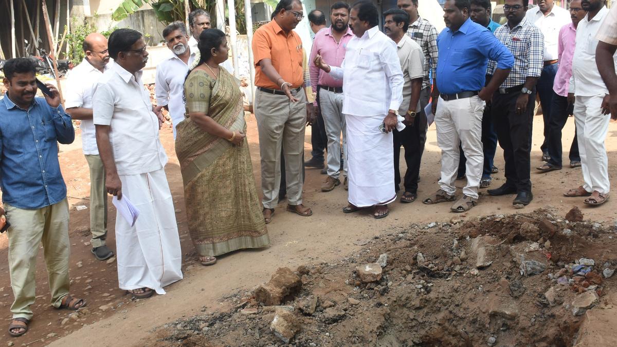 Mayor inspects ongoing UGD work in Woraiyur