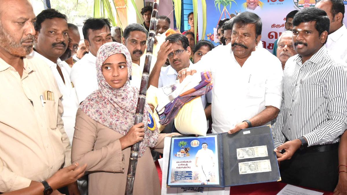 Pongal gift hamper distribution begins in Tiruchi