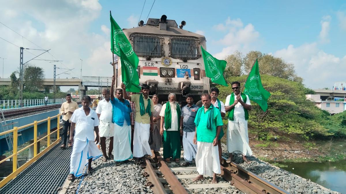 Farmers arrested for protesting on railway track in  Tiruchi
