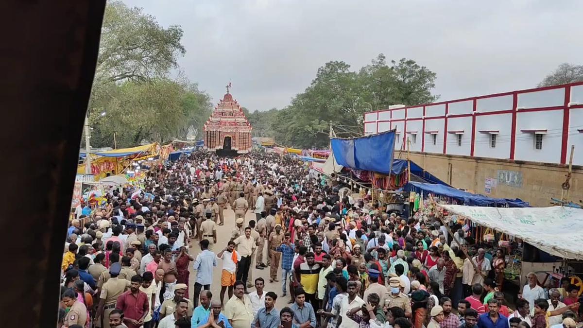 Hundreds of devotees take part in Kaliyuga Varadharaja Perumal Temple car festival