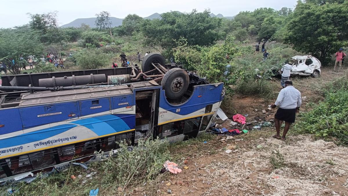 Five killed, 43 injured in road accident near Manapparai