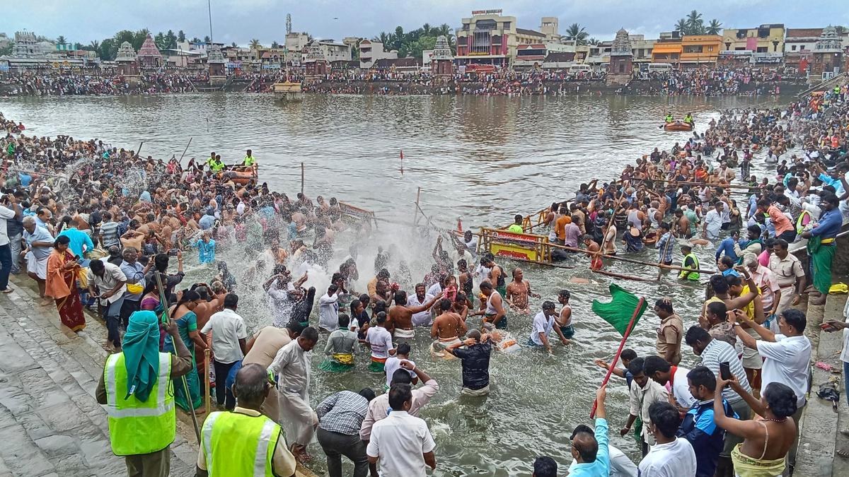 Devotees take holy dip in Mahamaham tank at Kumbakonam on ‘Maasi Maham’