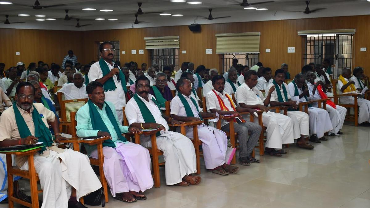 Release water from Mettur dam on scheduled date, farmers urge govt.
