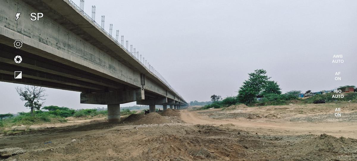 The new bridge coming up across the Cauvery between Nerur in Karur district and Unniyur in Tiruchi district. The new bridge coming up across the Cauvery between Nerur in Karur district and Unniyur in Tiruchi district.