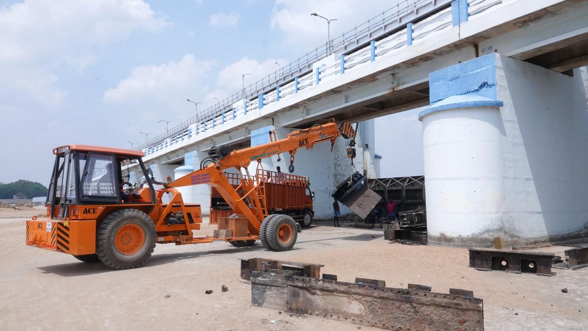 Shutters of Cauvery barrage at Mukkombu to be repaired, in first major overhaul since 1977