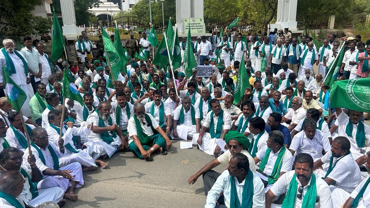 Farmers demand withdrawal of law on land consolidation, increase in procurement price for paddy and sugarcane