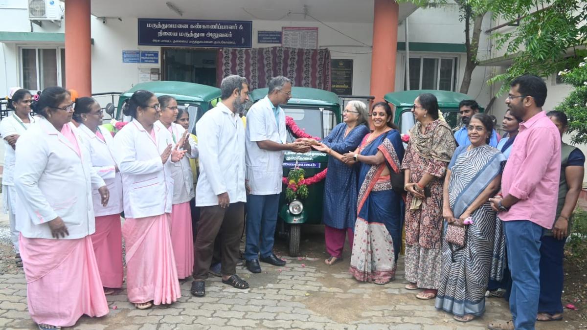 Kasturi Ranga Iyengar Charitable Trust donates e-carts to Oppiliappan Temple, govt. hospital