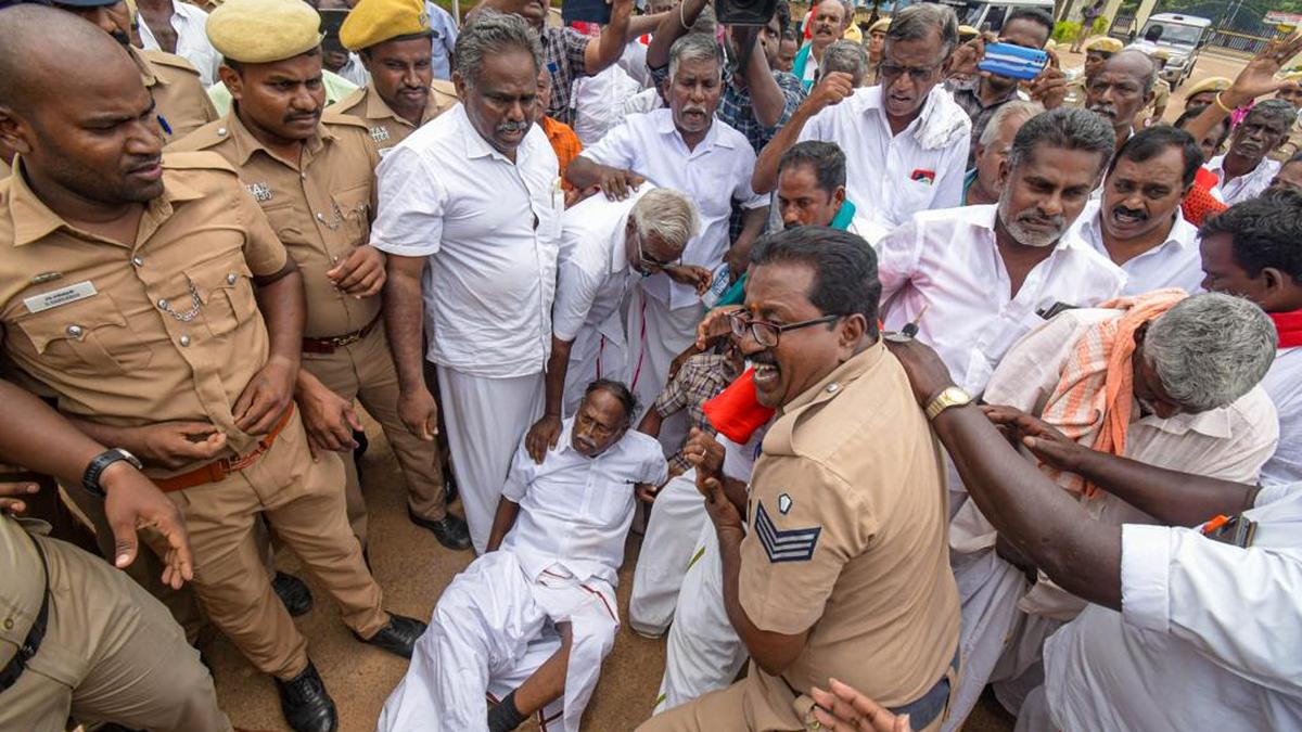 Sugarcane farmers stage sit-in protest in Thanjavur