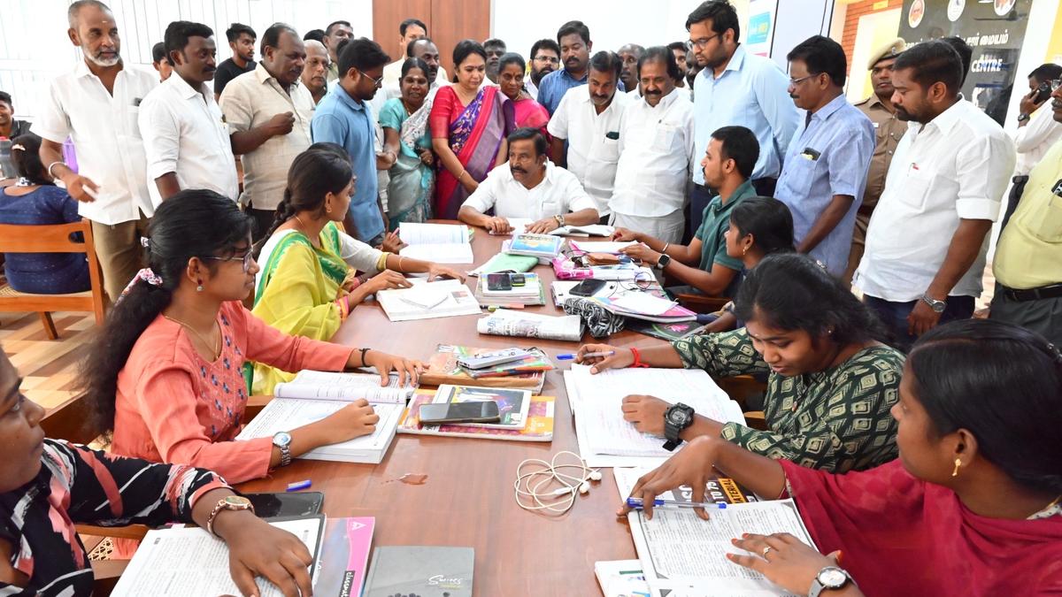 Minister K.N. Nehru interacts with students at knowledge centre in Tiruchi