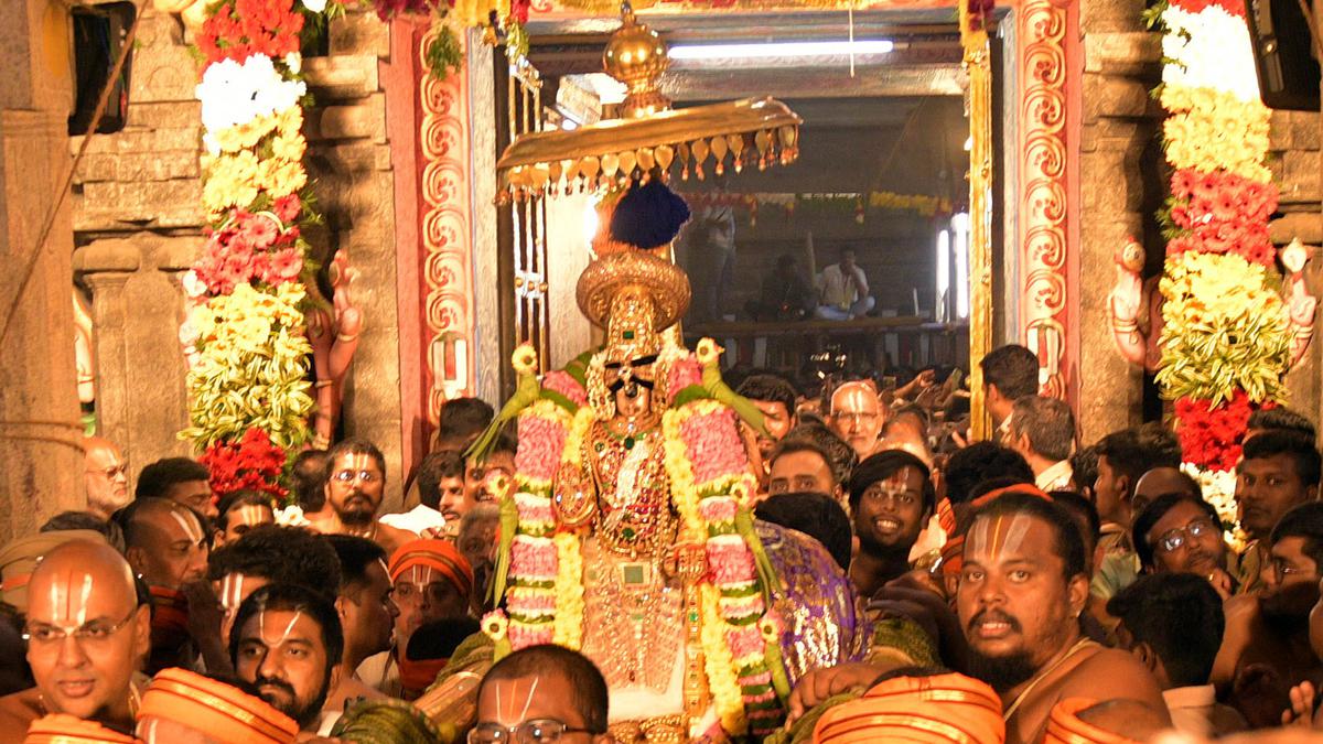 Devotees throng Srirangam temple on Vaikunda Ekadasi