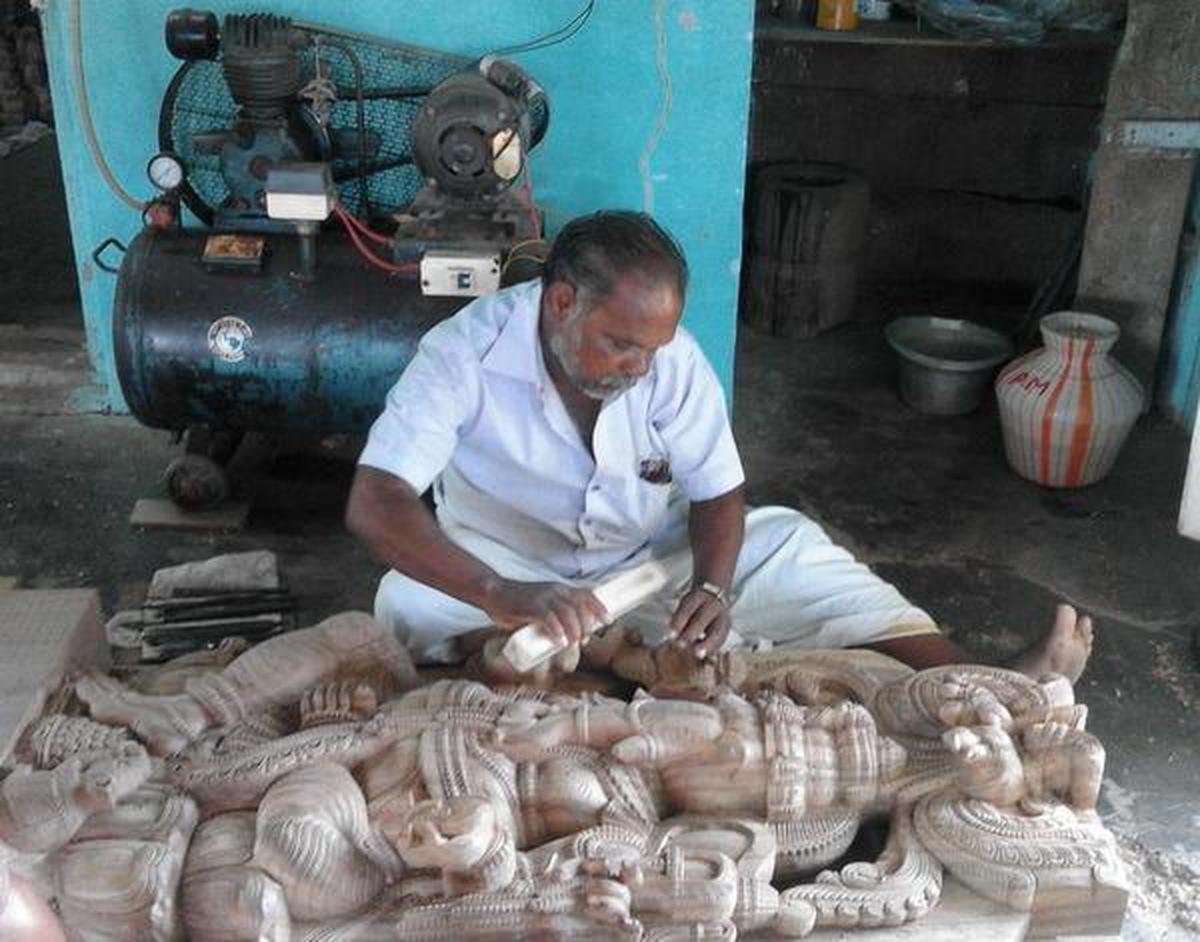 Arumbavur wood deals carving