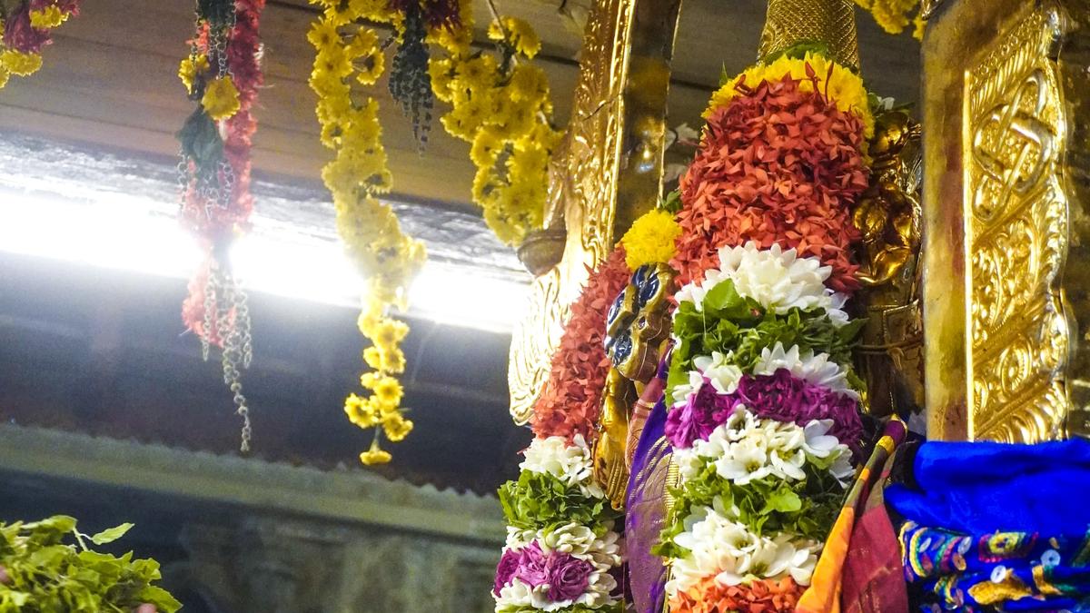 Devotees in good numbers witness Nammazhwar Moksham at Srirangam temple