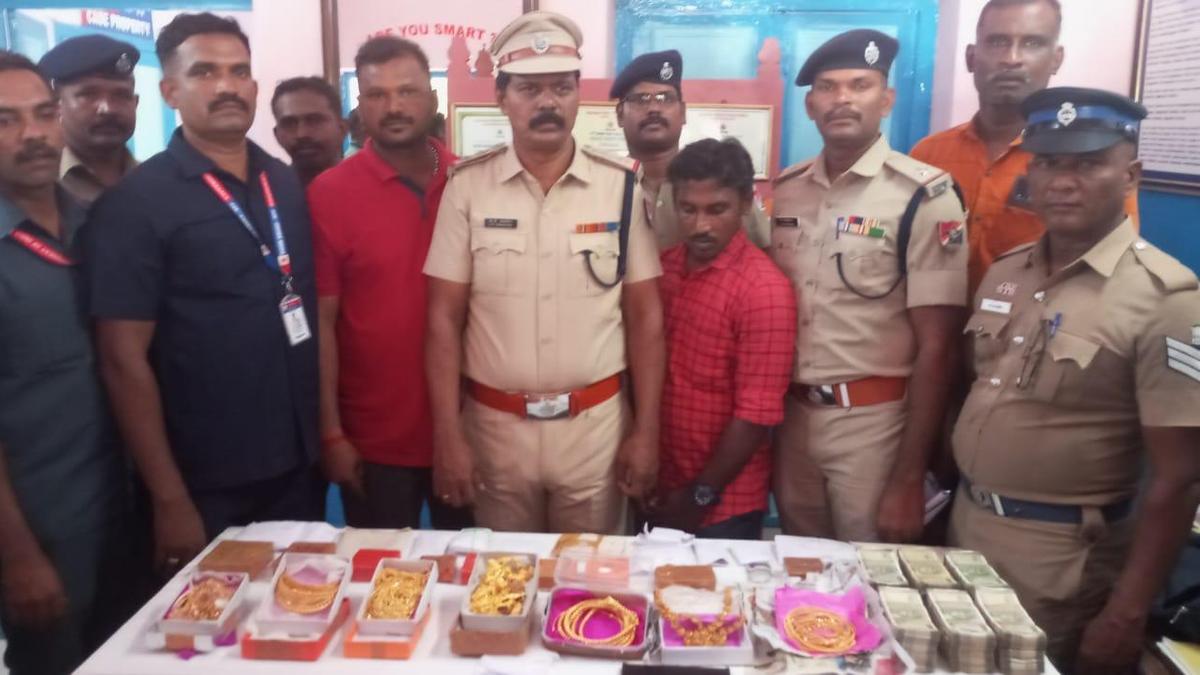 RPF team seizes unaccounted cash, gold jewels from passenger in Tiruchi