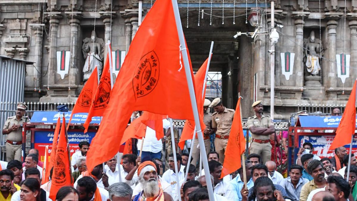 Tension grips Srirangam temple as Ayyappa devotees from A.P., security staff clash