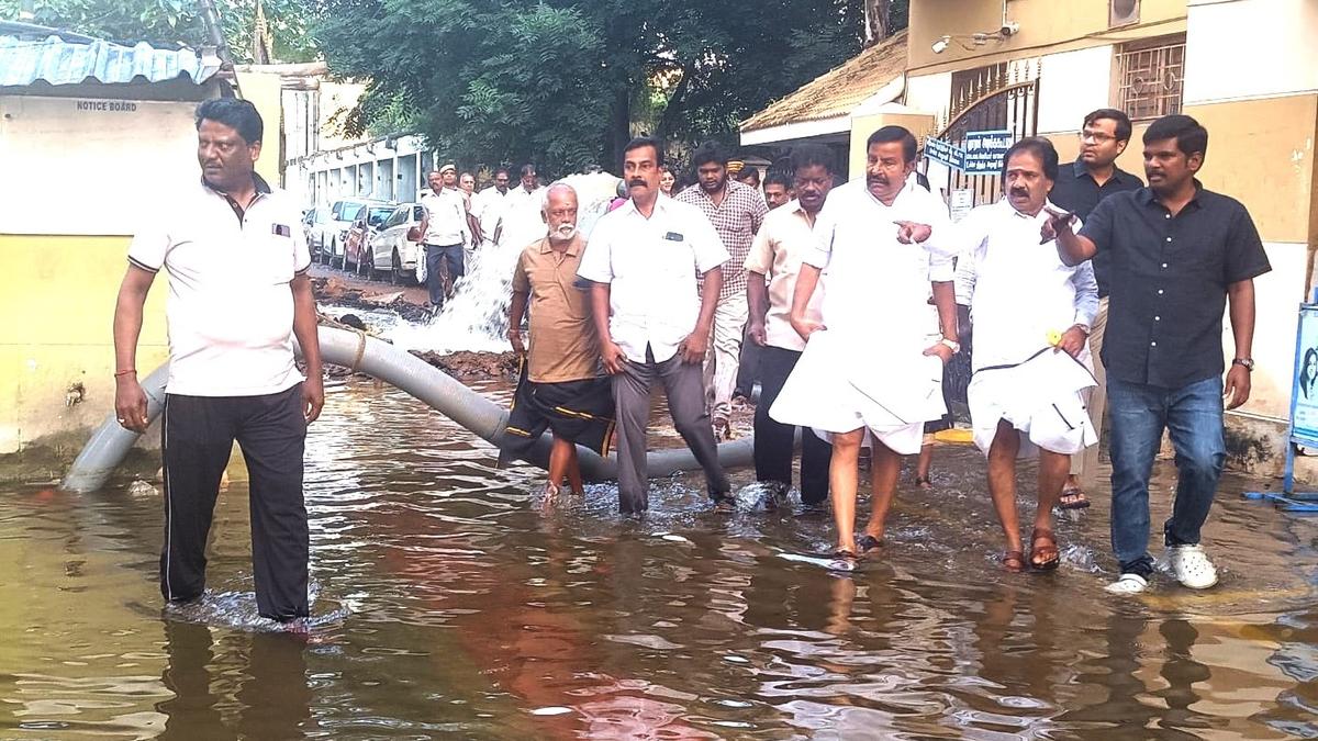 Minister Nehru inspects rain-hit areas in Tiruchi