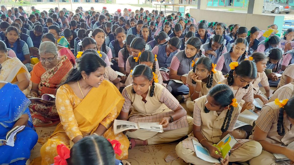 Students, public enthusiastically take part in ‘Pudukottai Vaasikirathu’ event