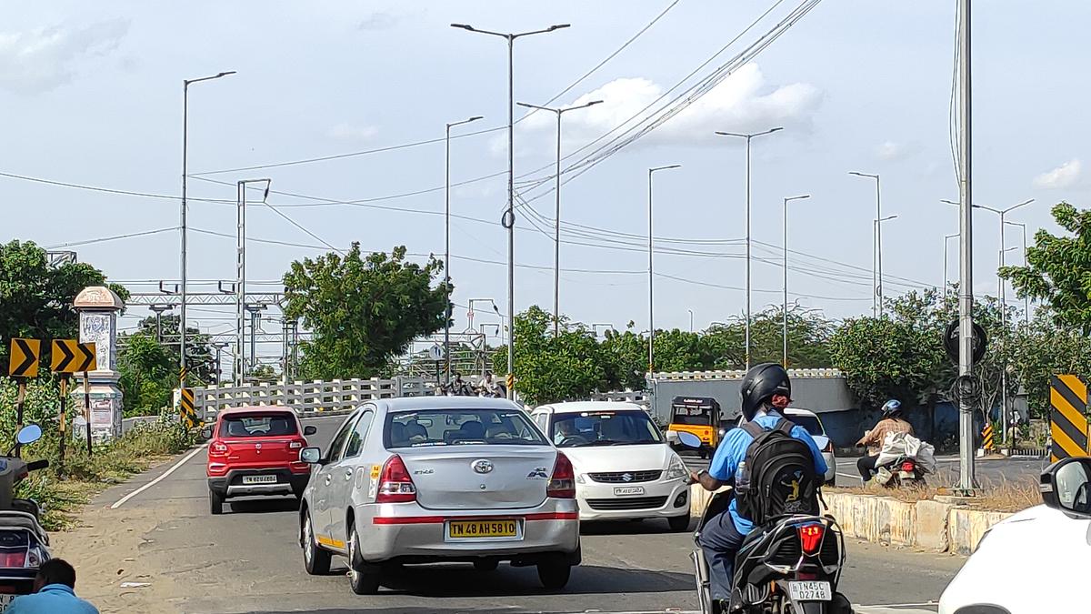 One-way traffic violations rampant on road over bridge near Tiruchi junction