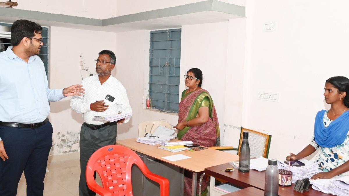 Fill basic details and submit SIR enumeration forms, says Collector