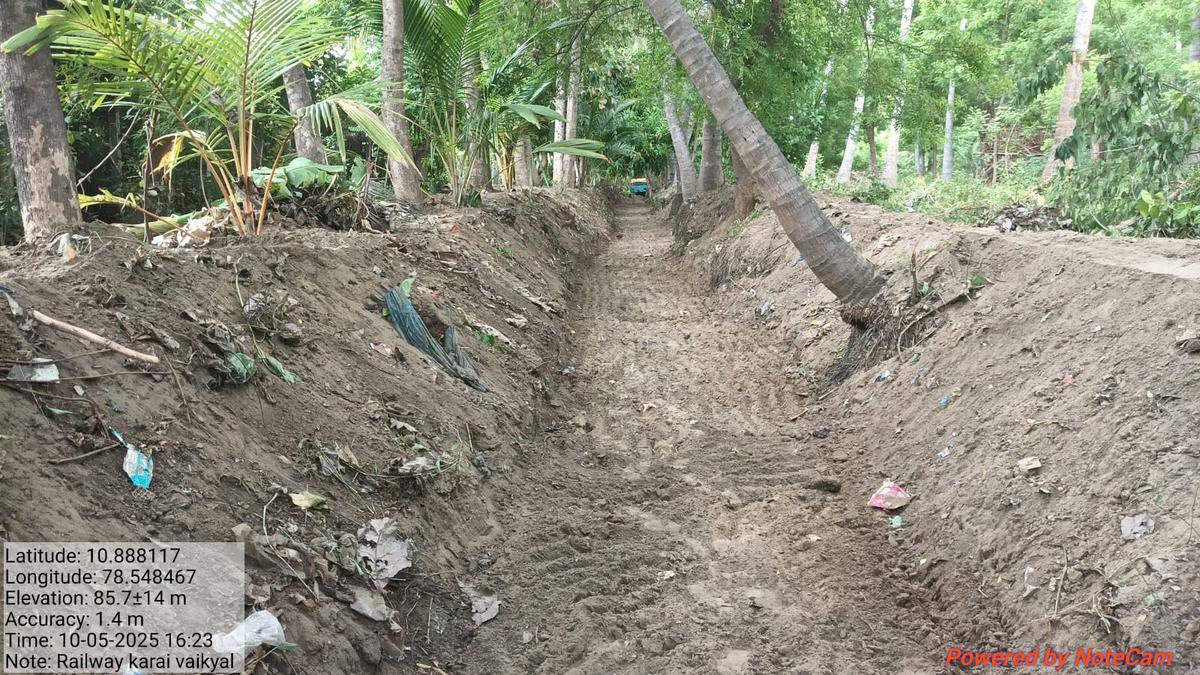 The Railway Karai Vaical has been desilted in Tiruchi district. The Railway Karai Vaical has been desilted in Tiruchi district.