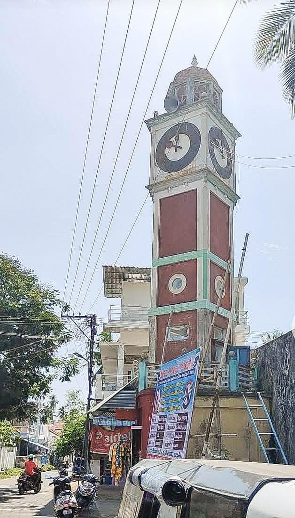 In Neravy in Karaikal läutet der Glockenturm erneut