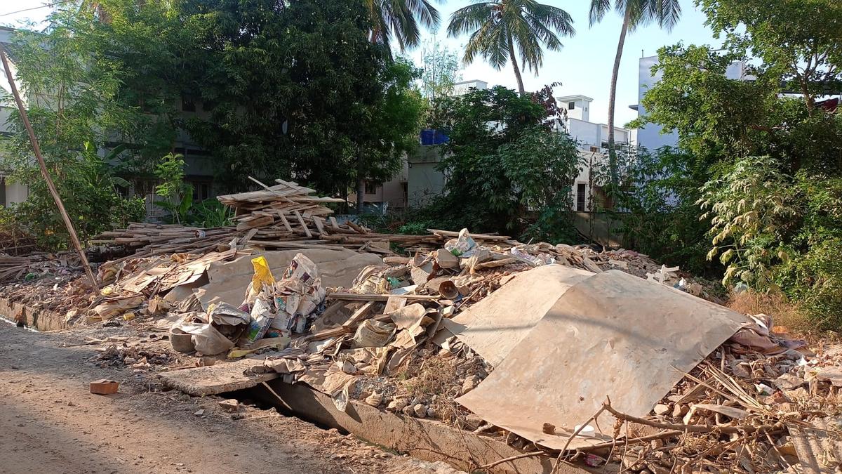 Dumping of construction debris on vacant plots rampant in Tiruchi