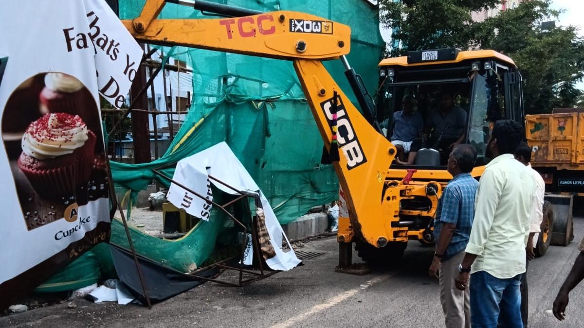 Tiruchi Corporation removes encroachments on industrial areas