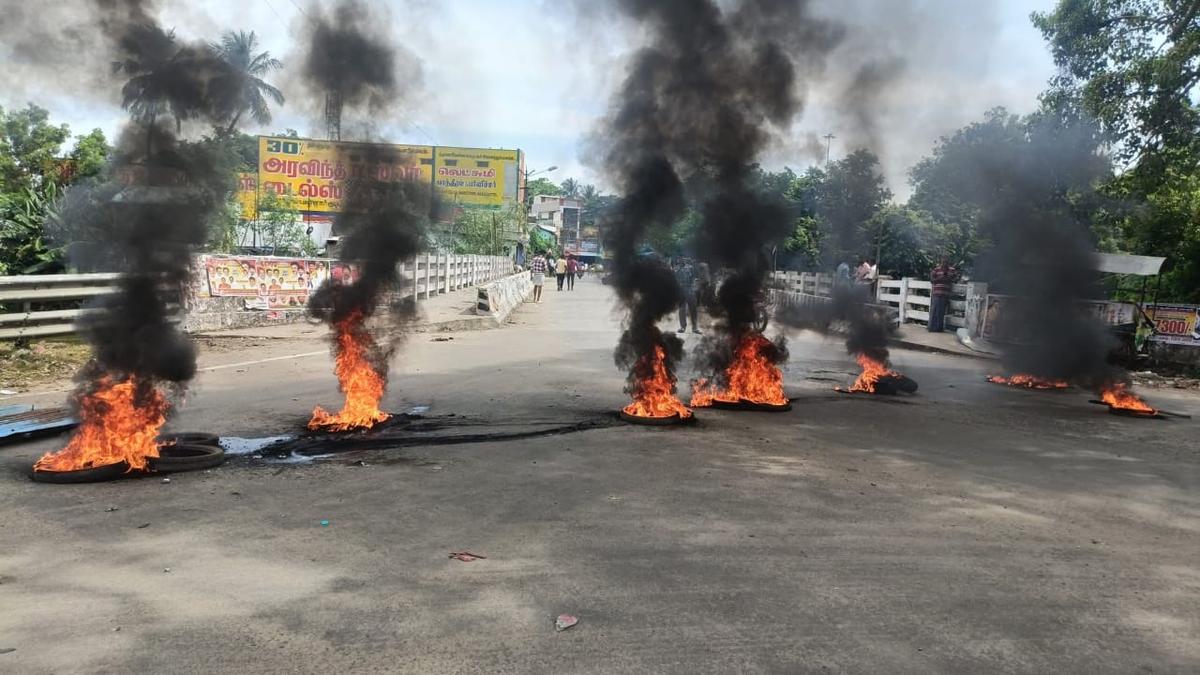 PMK Town Panchayat chairman survives attempt on life in Thanjavur, party cadres stage protest