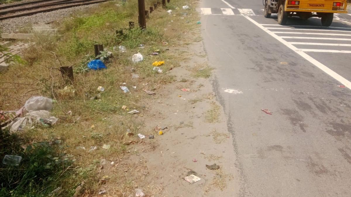 Damage to steel crash barrier raises safety concerns among motorists near Mutharasanallur