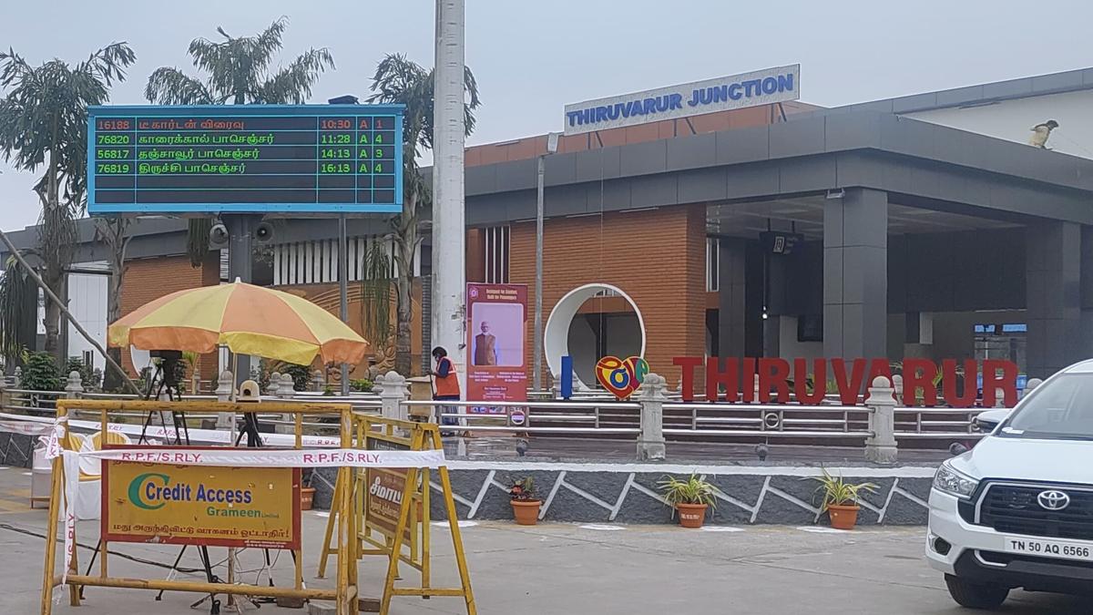 PM inaugurates redeveloped Tiruvarur, Manapparai railway stations