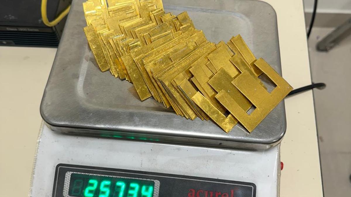 2.5 kg gold seized at Tiruchi airport