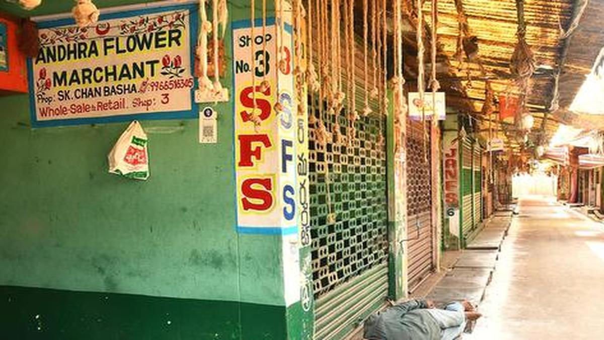 Lockdown takes the sheen off flower market in Vijayawada The Hindu