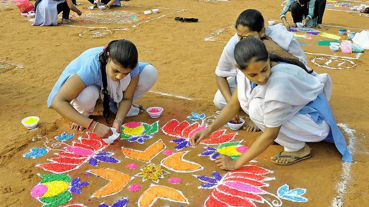 Prizes given away to rangoli contest winners - The Hindu