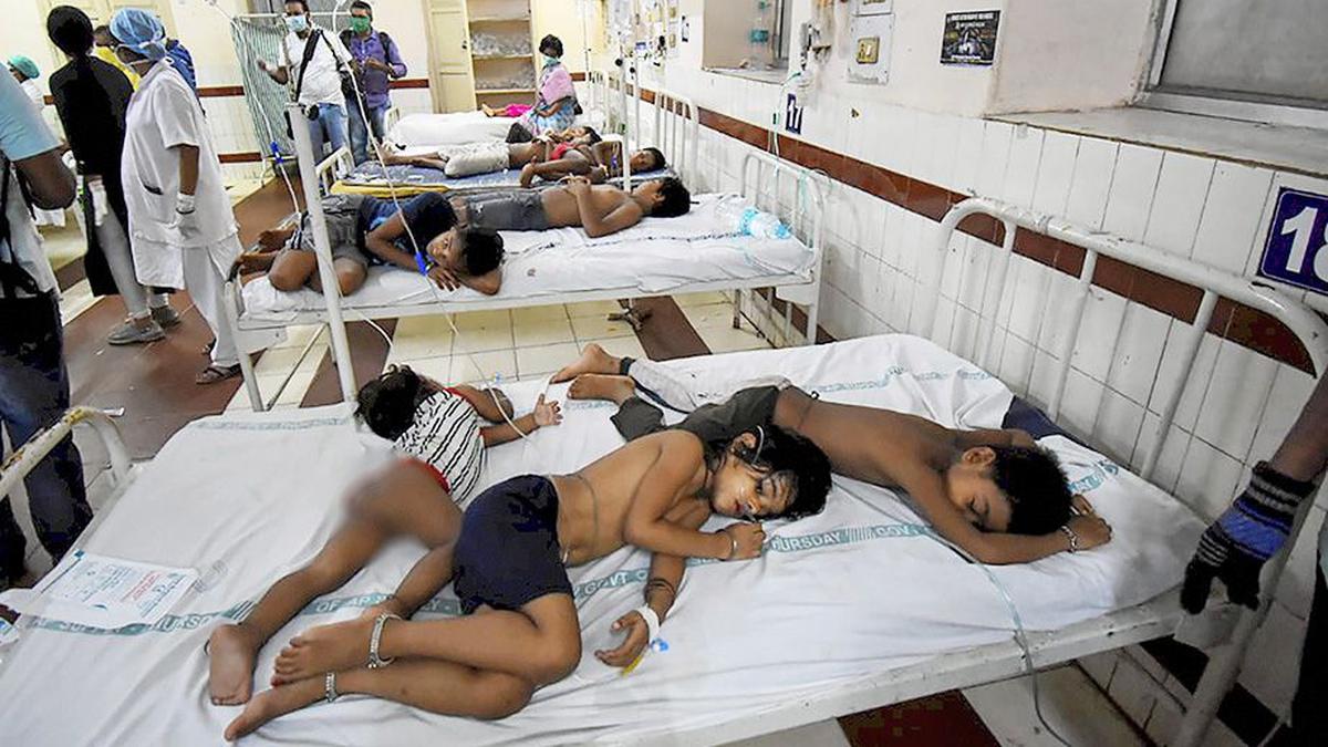 Visakhapatnam gas leak | Heart-rending scenes at hospitals